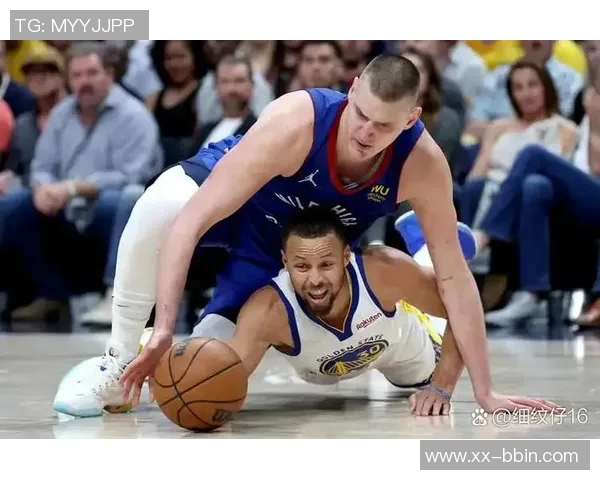 库里第三节火力全开轰下31分带领球队重返巅峰状态